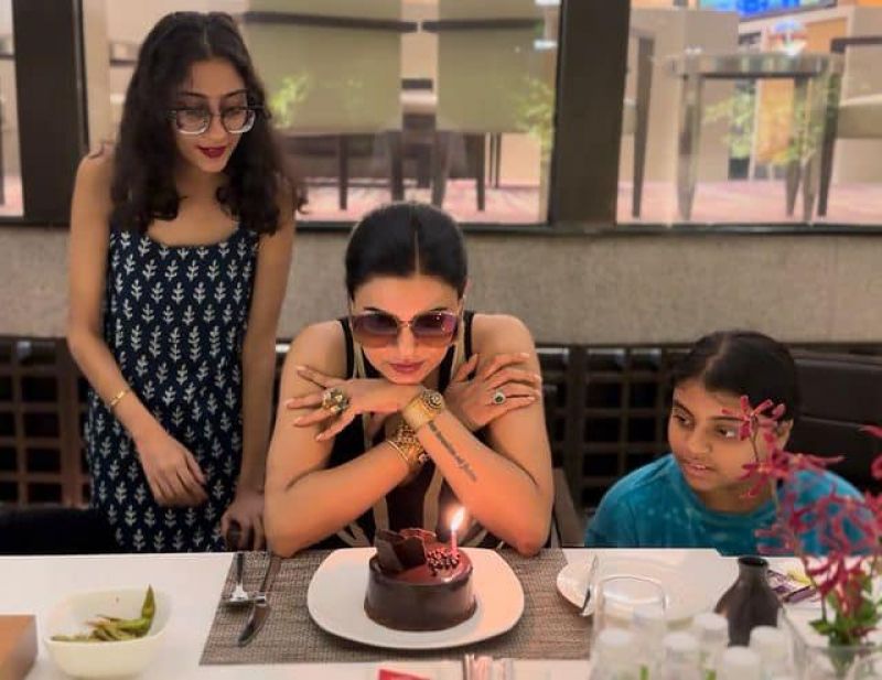 Sushmita Sen Celebrates 29th Anniversary of her Miss Universe Victory with her Daughters
