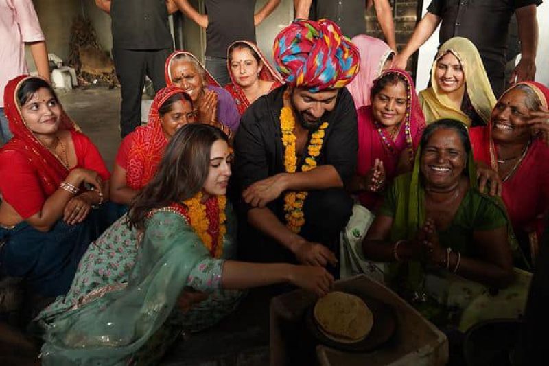 Sara Ali Khan & Vicky Kaushal Meet 'Zara Hatke' Joint Family in Rajasthan which consists of 180 Members ahead of release of their movie 'Zara Hatke Zara Bachke'
