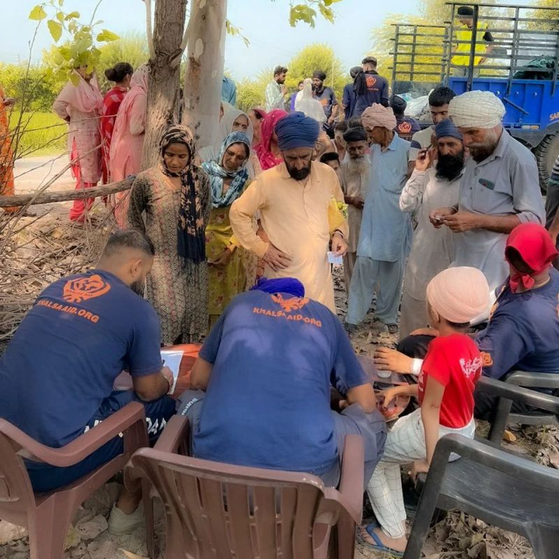 Khalsa Aid Volunteers Extend a Helping hand to people in Flood-Affected Areas 