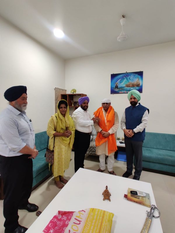 Administrator of Takht Sri Hazur Sahib Nanded, Vijay Satbir Singh Holds Talks with Punjab BJP Incharge Vijay Rupani 