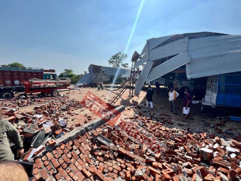 Gurdaspur: Shed blown away due to strong storm in 'Kot Khan Muhamad' village, Loss of Lakhs
