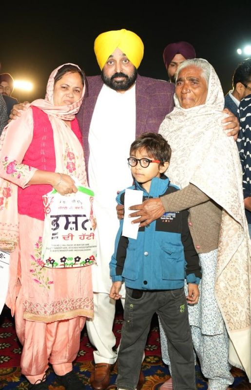 CM Bhagwant Maan Inaugurates ‘Guldasta 2023’ Event organized by Punjab Police and PFTAA. Ex-Gratia cheques were handed over to families of police personnel who sacrificed their lives during duty.