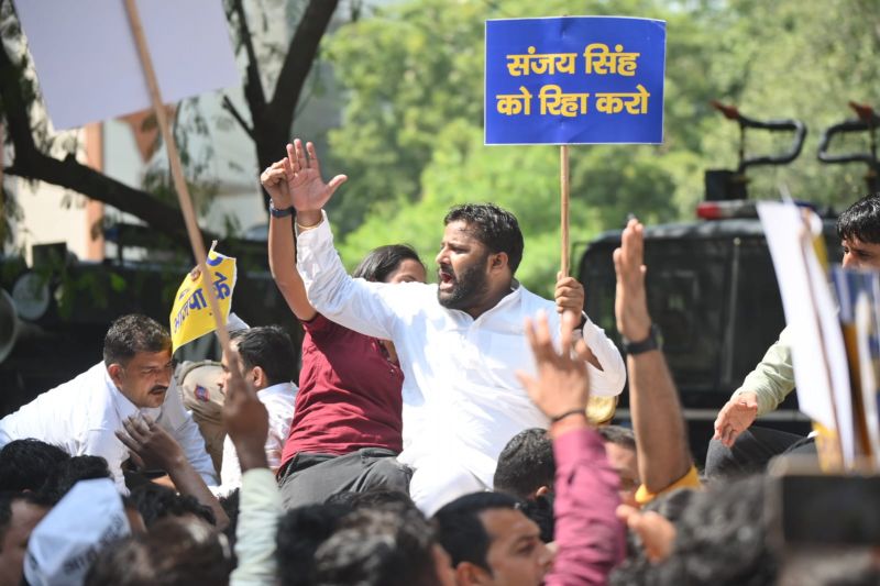 AAP Staged Protest in Delhi against the arrest of Rajya Sabha member Sanjay Singh