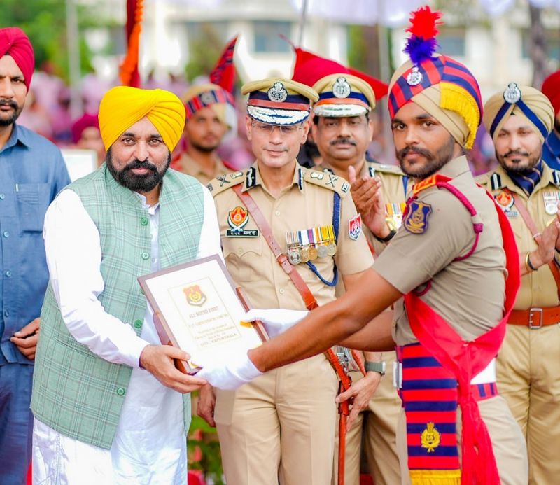 Punjab Chief Minister Bhagwant Mann Graces Passing Out Parade of 2999 Trained Constables, Spectacular Images Captured during the Event
