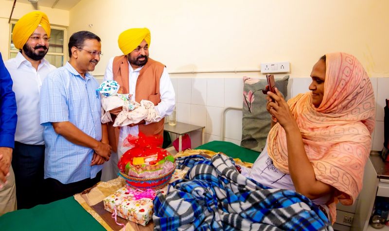 CM Bhagwant Mann & Delhi CM Arvind Kejriwal Interacted with Patients in Patiala Hospital, See Pics