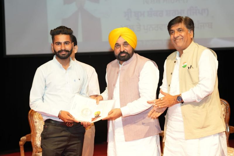 Punjab CM Bhagwant Mann handed over Job letters to 710 Newly-Appointed Patwaris. CM Mann said, "These Young Hands will work to build a Corruption-Free Society."
