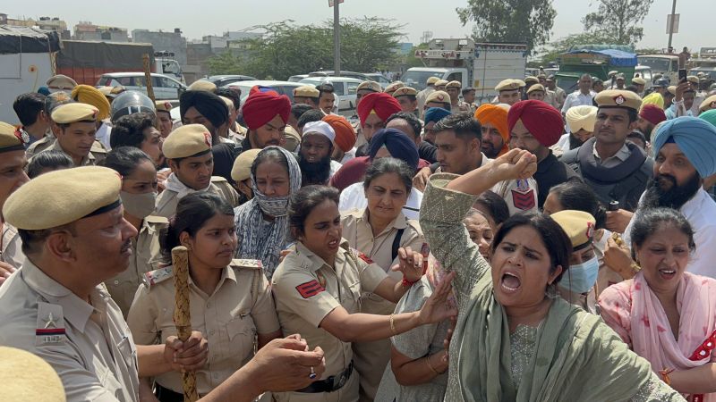 AAP MLAs, Ministers Stages Protest in Support of Delhi CM Arvind Kejriwal who appeared before CBI in connection with the Excise case
