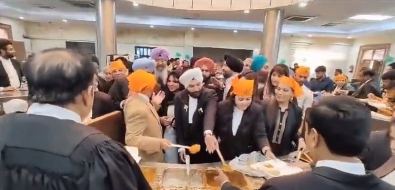 Gurpurab 2023: Langar organised in Supreme Court, Justice Sanjay Karol & others Leads Langar Service