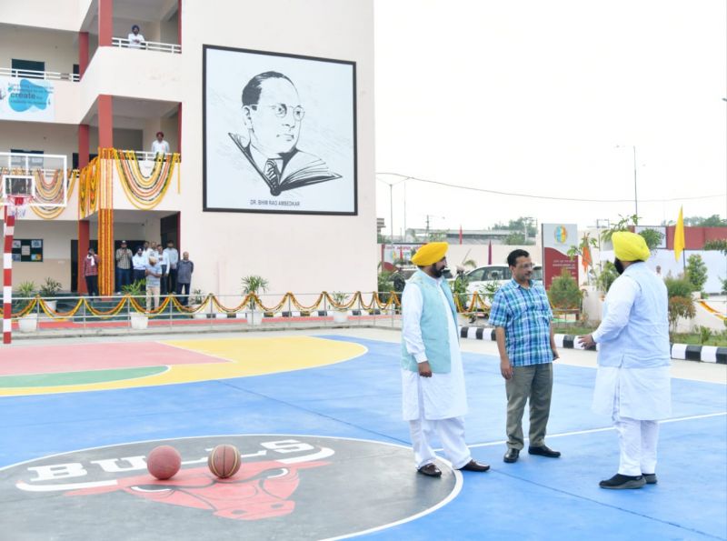 Punjab Chief Minister Bhagwant Mann and AAP's National Convenor, Delhi CM Arvind Kejriwal inaugurated Punjab's first School of Eminence at Chheharta in Amritsar District. Education Minister Harjot Singh Bains was also present on the occasion.
