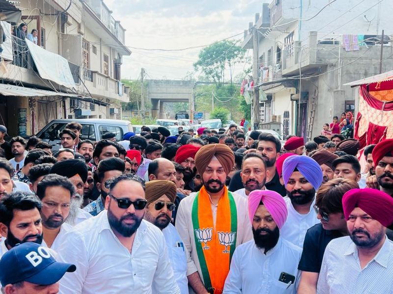 Jalandhar Lok Sabha by-polls: Sarpanch & Panch belonging to different parties joins BJP in presence of BJP State Secretary Parminder Singh Brar 
