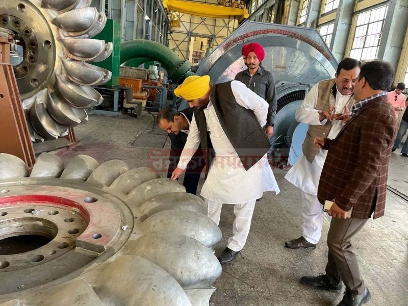 Cabinet Minister Harbhajan Singh ETO visits PSPCL plant in Himachal Pradesh