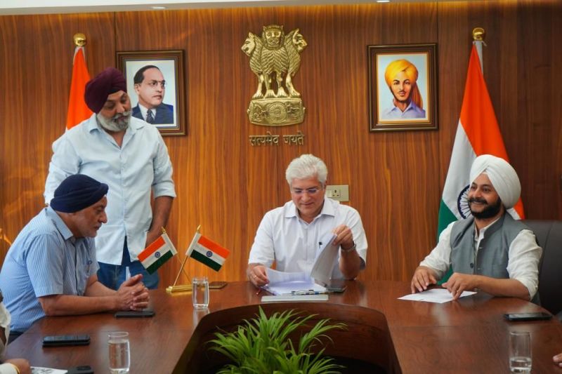 AAP MLA Jarnail Singh Meets Transport Minister Kailash Gehlot, Addresses Delhi Police Challans for Gurdwara Sri Sis Ganj Sahib Pilgrims