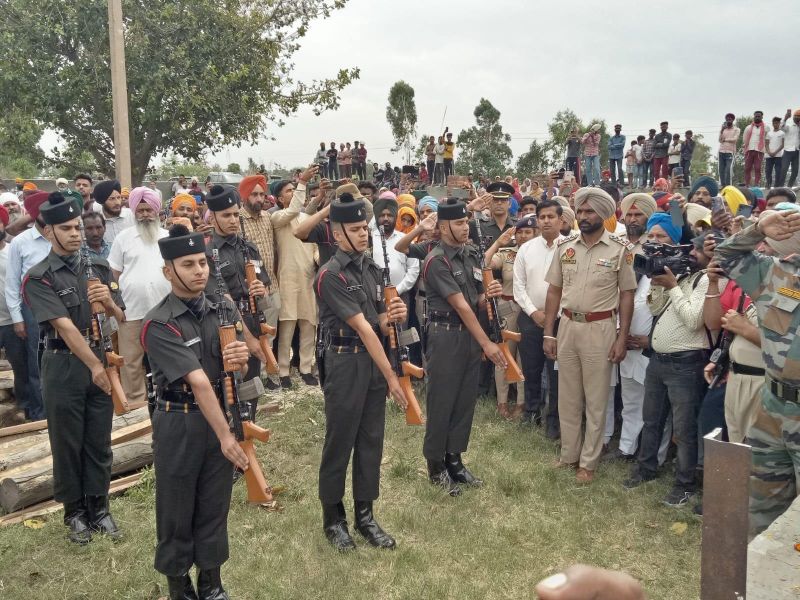 SSP Batala Ashwani Gotyal pays tribute to the Poonch Martyr Harkrishan Singh, Shares grief with the family