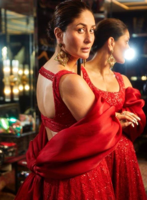 Kareena Kapoor Khan looks Stunning in Hot-Red Lehenga