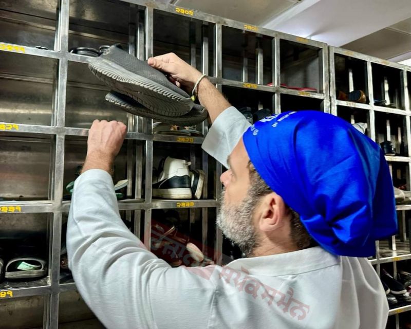 Rahul Gandhi Indulges in Shoe Service (Jora Ghar Sewa) at Golden Temple