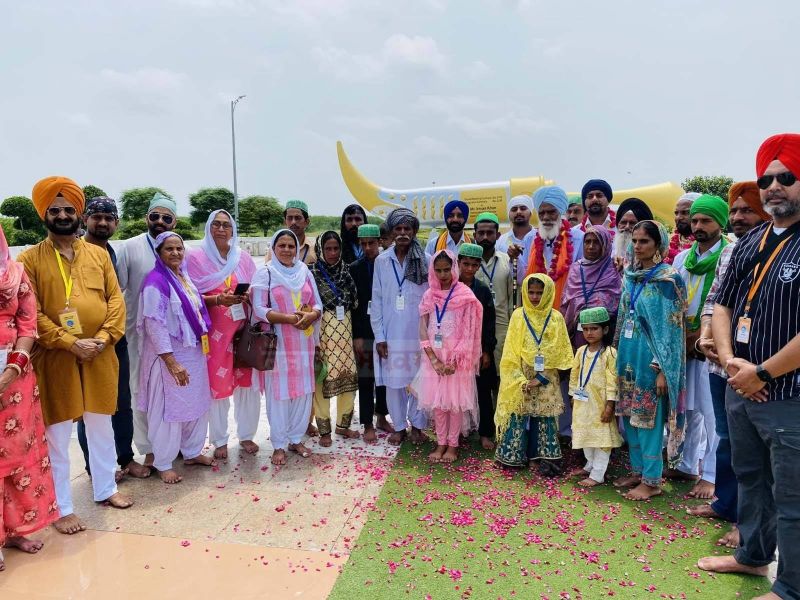 Emotional Reunion: Separated Siblings Gurmel Singh and Skeena Bibi Reunite at Sri Kartarpur Sahib after 76 Years, Sister tied rakhi on her brother's wrist after 76 years. They met with the help of Pakistani Youtuber Nasir Dhillon.
