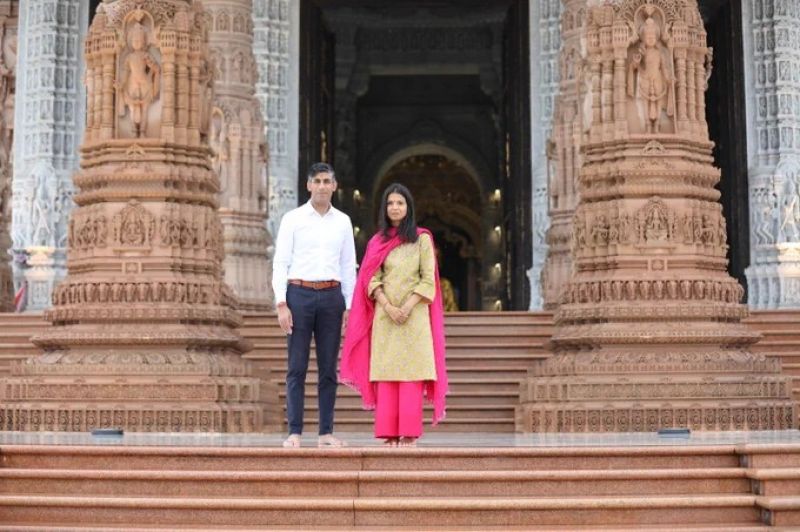 G-20 Summit: British PM Rishi Sunak & Wife Akshata Murthy Seeks Blessings at Akshardham Temple