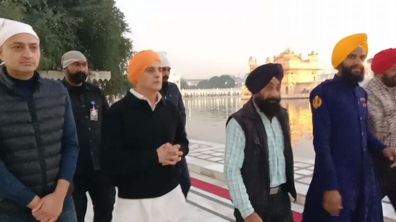 Jimmy Shergill Pays Obeisance at Golden Temple, Amritsar