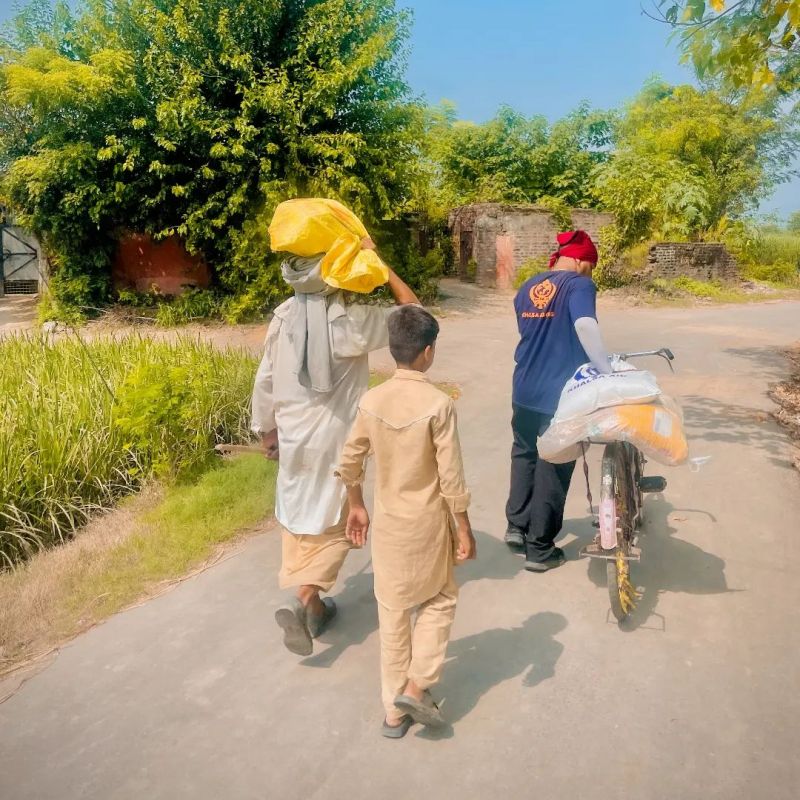 Khalsa Aid Volunteers Extend a Helping hand to people in Flood-Affected Areas 