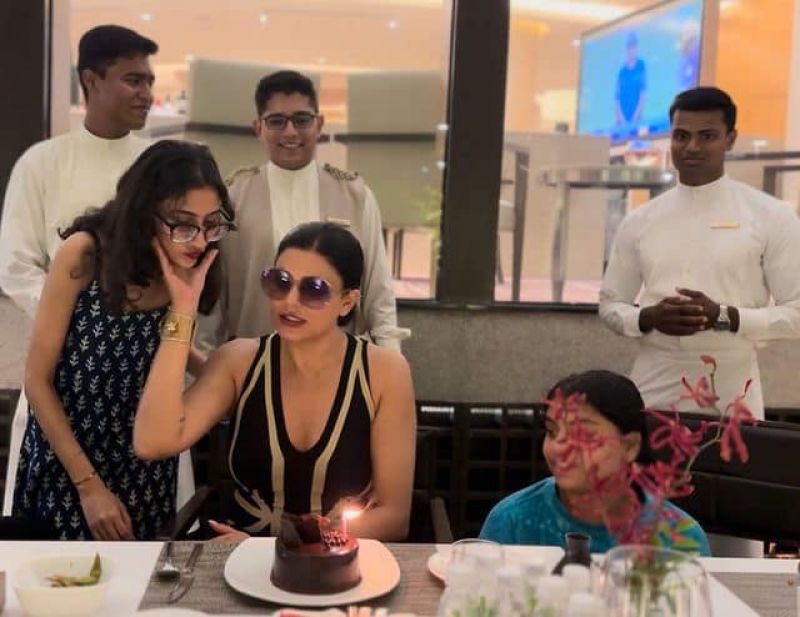 Sushmita Sen Celebrates 29th Anniversary of her Miss Universe Victory with her Daughters
