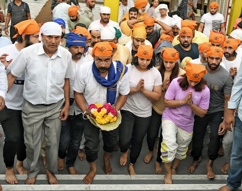 Wrestlers March to Bangla Sahib Gurdwara in Delhi demanding the arrest of WFI Chief Brij Bhushan Sharan Singh

