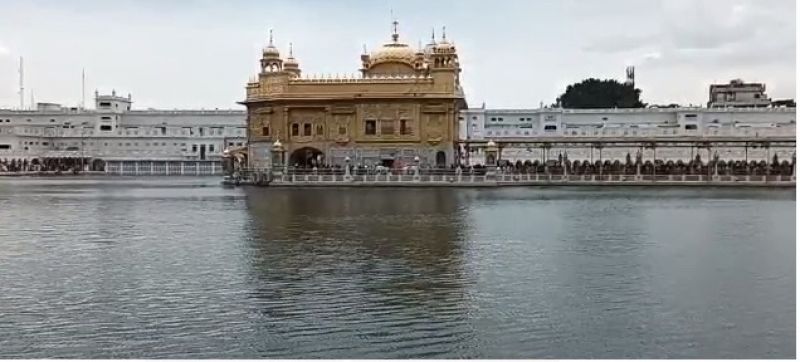 Captivating View at Golden Temple in the Drizzling Rain – A Must-See! 