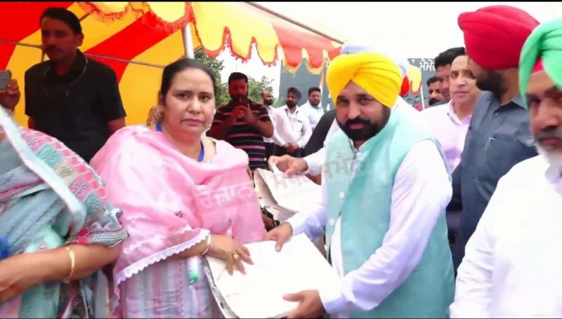 Punjab CM Bhagwant Mann Meets Kargil War Martyrs' Families on Kargil Vijay Divas