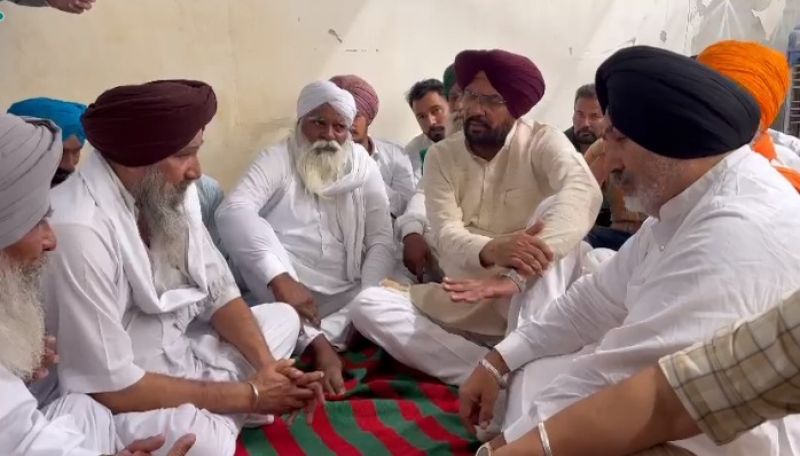 Minister Kuldeep Singh Dhaliwal and Chetan Singh Jouramajra extended condolences to Karanveer Singh's family. A Youth named Karanveer singh died in America. 
