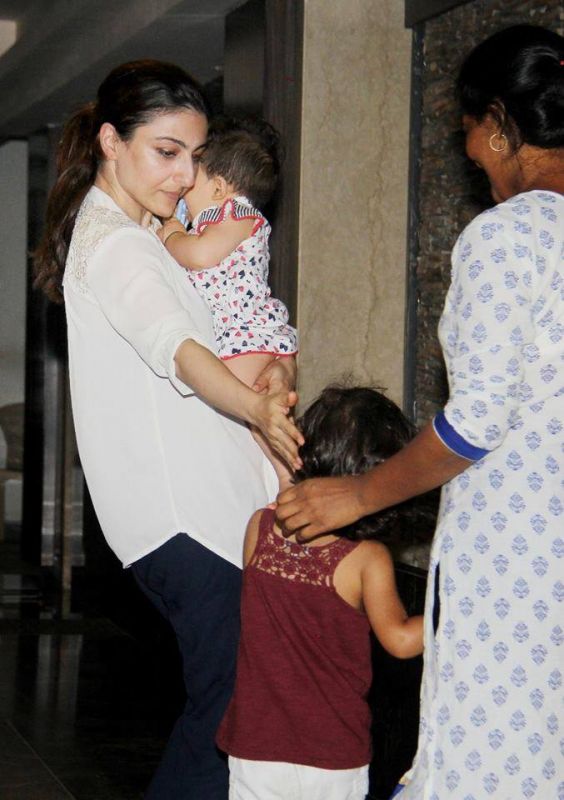 Soha Ali Khan spotted with daughter 