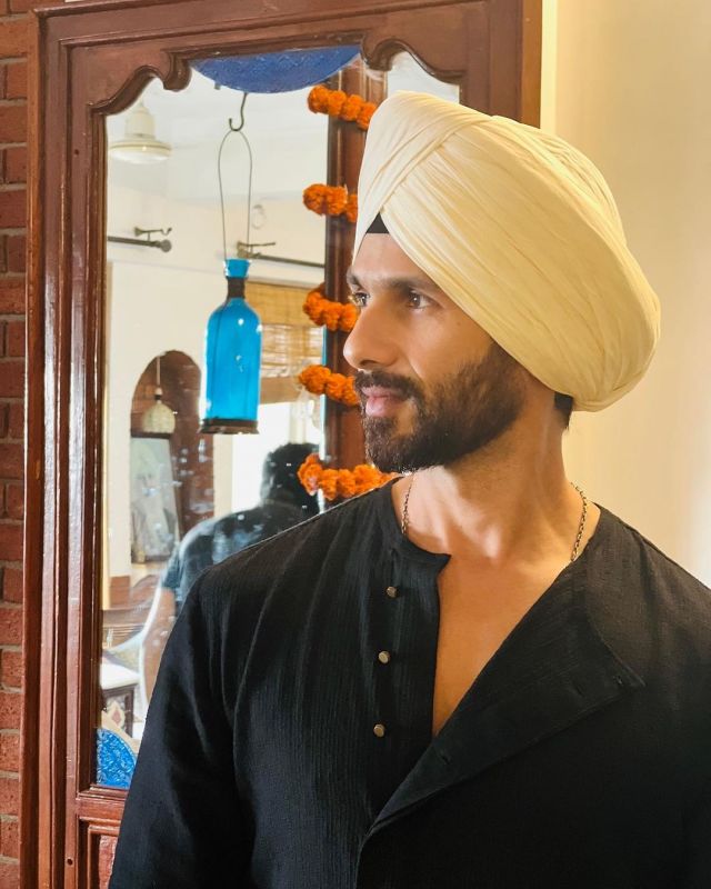 Bollywood Actor Shahid Kapoor dropped photos on social media wearing a turban with his father Pankaj Kapur at a family wedding. He wrote, "Dad always says ghar pe Shaadi hogi to pag paega na." 
