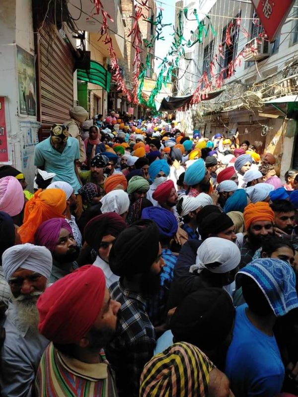 Adorned Glory: Gurdwara Kandh Sahib, Batala Shines Bright on Sri Guru Nanak Dev Ji's Wedding Anniversary. Sangat Gathers in Reverence, Celebrating the Sacred Union of Sri Guru Nanak Dev Ji