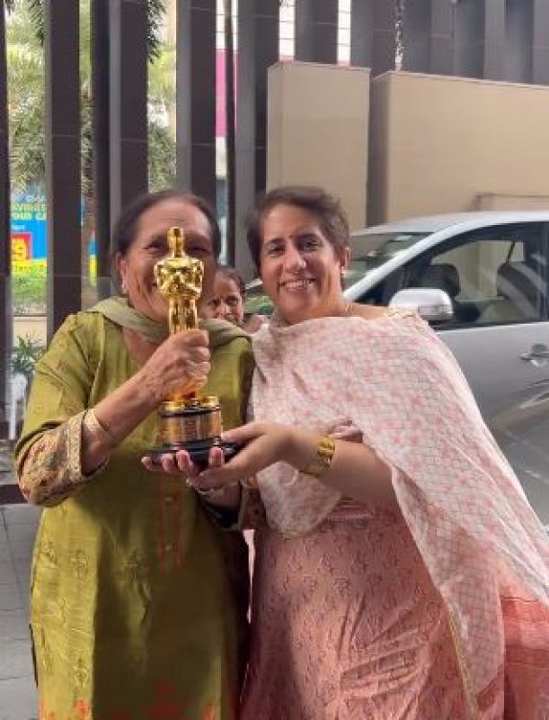 Guneet Monga Receives Warm Welcome by Chef Vikas Khanna at Amritsar Airport 