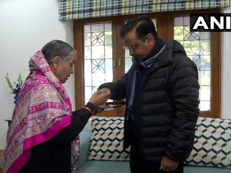 Many political leaders cast their vote