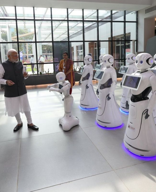PM Narendra Modi Visits Ahmedabad's Science City, Receives Tea Served by a Robot