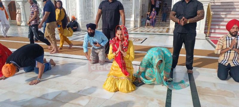 Actress Simrat Kaur Pays Obeisance at Golden Temple, Amritsar