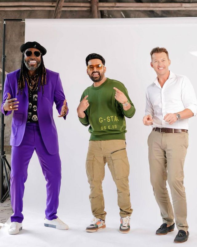 Kapil Sharma having fun with former Australian fast bowler Brett Lee and Chris Gayle 
