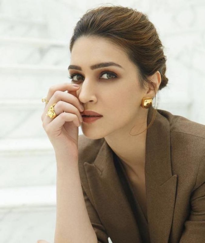 Kriti Sanon Looks Classy in the Formal Look