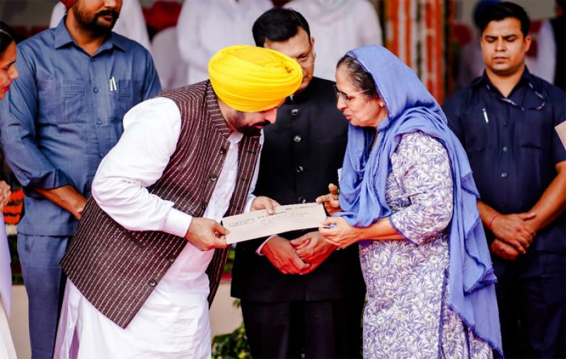 CM Bhagwant Mann Pays Homage to Goa's Independence Martyr Karnail Singh Isru. The CM honored the family of Karnail Singh Isru. He assured them of all possible assistance.
