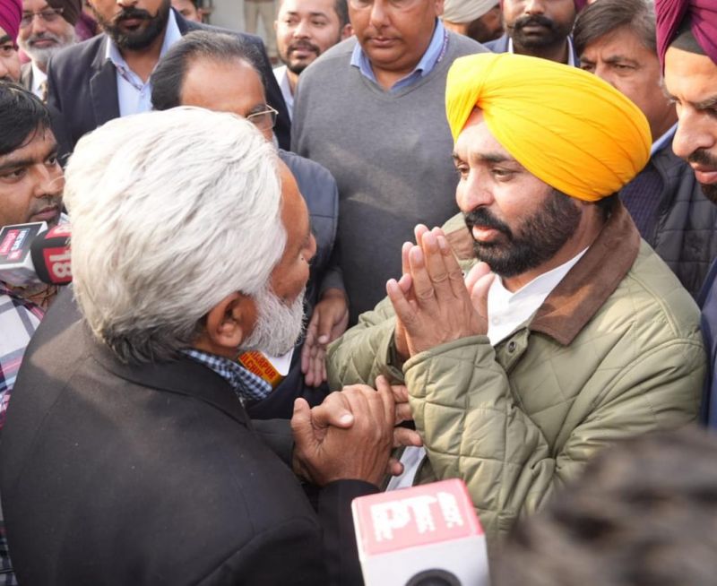 CM Bhagwant Mann Resolves Issues of People Instantly During Visit to Hoshiarpur Tehsil Complex