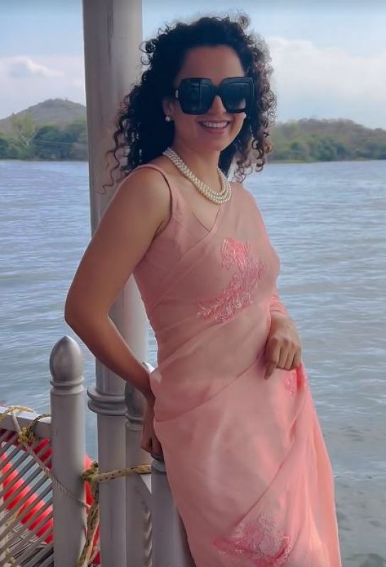 Kangana Ranaut Looks Pretty in Pink Saree, See Pics 
