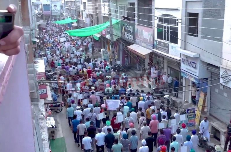 Sidhu Moose Wala 1st Death Anniversary: Large No of People took part in the Candle March in memory of Late Punjabi Singer Sidhu Moose Wala, Sidhu's mother Charan Kaur Demanded Justice 
