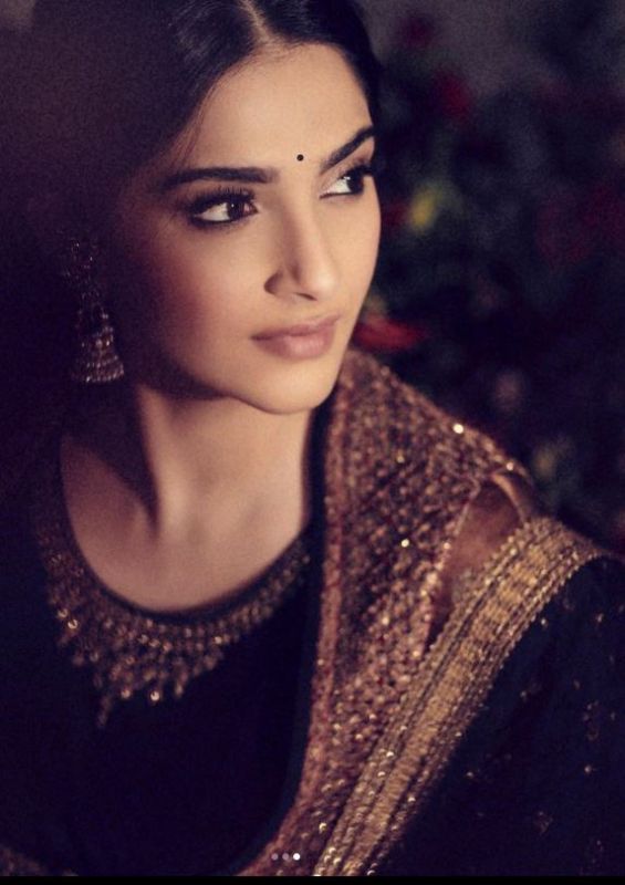 Sonam Kapoor wore Anarkali Suit designed by Ri Ritu Kumar. 
