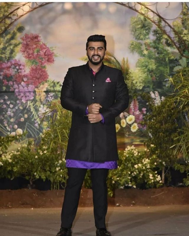 Sonamkapoor and anandahuja at wedding reception