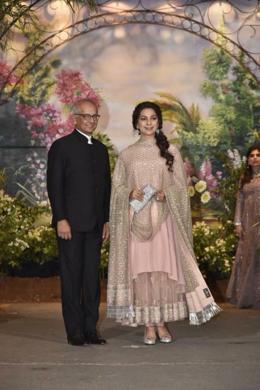 Sonamkapoor and anandahuja at wedding reception