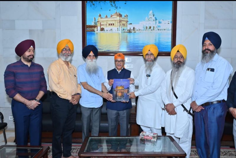 Union Home Secretary Ajay Kumar Bhalla Pays Obeisance at Golden Temple, Amritsar