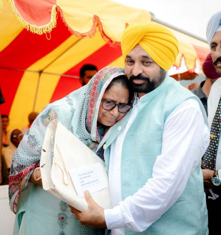 Punjab CM Bhagwant Mann Meets Kargil War Martyrs' Families on Kargil Vijay Divas