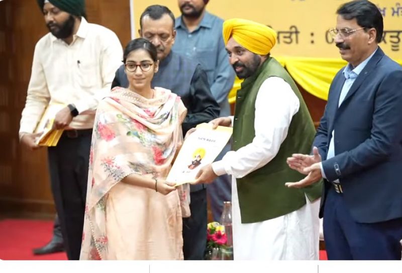Chief Minister Bhagwant Mann handed over appointment letters to 272 newly appointed Cooperative Society Inspectors in Cooperative Department
