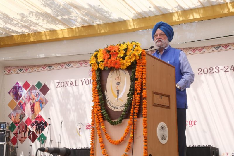 Union Minister Hardeep Puri visited PU Zonal Youth & Heritage Festival at SGGS College