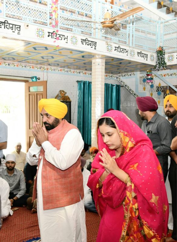CM Bhagwant Mann Pays Obeisance at Gurdwara in Village Satoj on the occasion of his Birthday