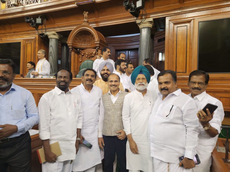 Gurjeet Aujla Capture Moments with Sonia Gandhi & Lok Sabha Members on Old Parliament's Final Day